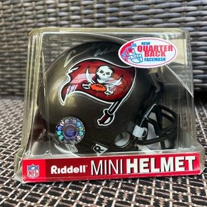 *AUTOGRAPHED* Carnell "Cadillac" Williams Tampa Bay Buccaneers Helmet